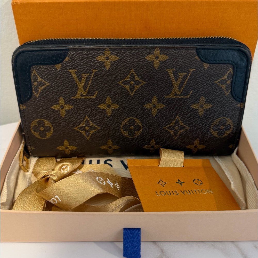 Louis Vuitton Brown and Gold Monogram Clutch